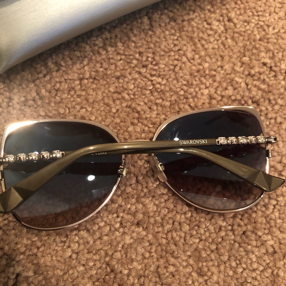 ‼️SOLD‼️Swarovski sunglasses with crystals NWOT - Picture 7 of 9